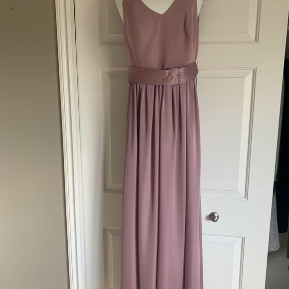 Vera Wang V-neck halter gown with slit - Picture 5 of 6